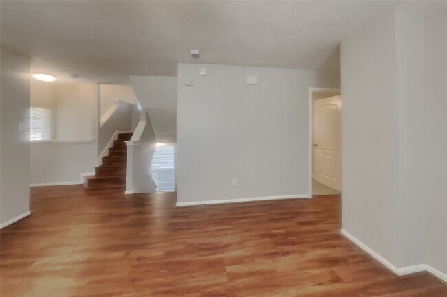 Building Photo - 3631 Royal Royce Dr
