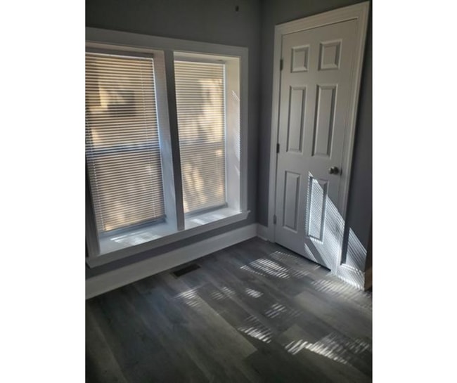 Building Photo - 1607 Division St