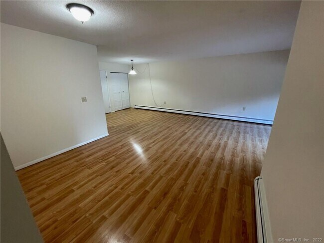 Building Photo - 565 Talcottville Rd