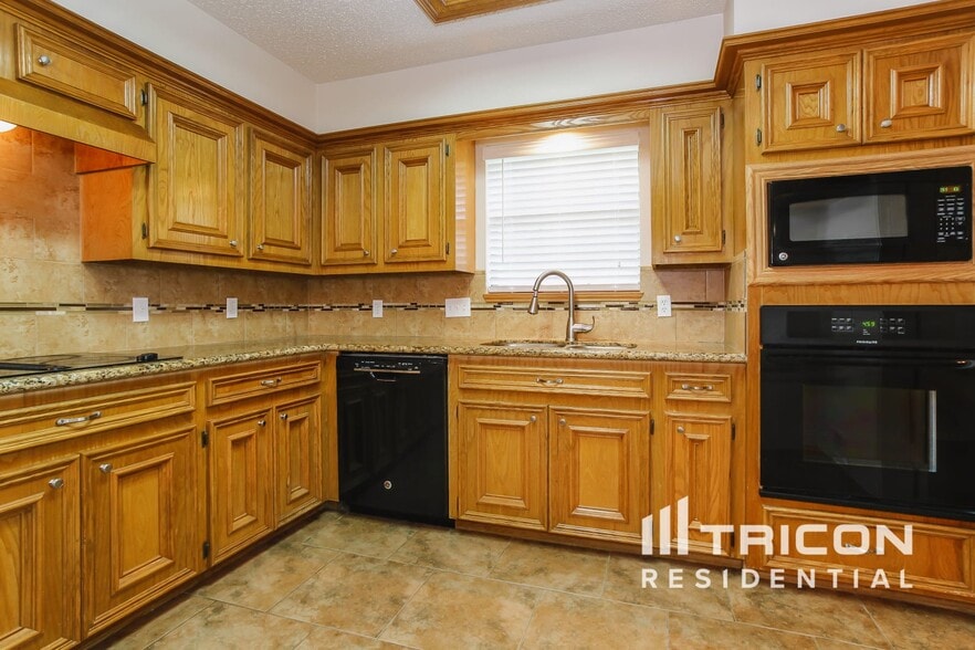 Building Photo - 12134 Quail Creek Dr