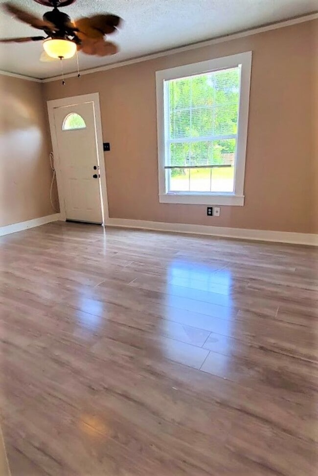 Building Photo - Affordable 2 Bed 1 Bath Home Close to Downtown Pensacola