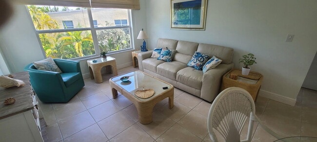 Building Photo - 605 Sombrero Beach Rd