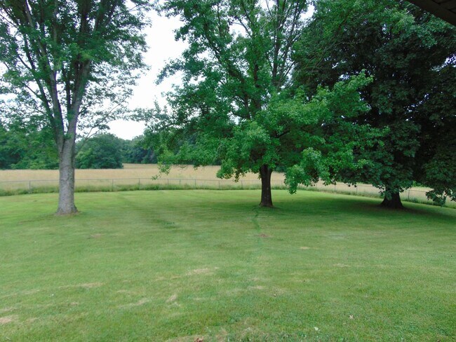 Building Photo - Amazing 3 Bed 2 Bath Country Home With Fab...