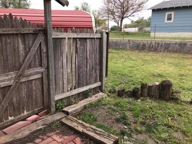 Building Photo - 2 Bedroom House for Rent