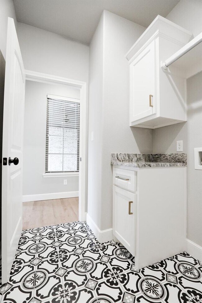 Building Photo - 4 bed 2 bath Cooper ISD