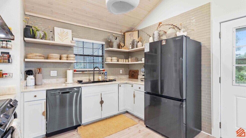 Building Photo - 33 Santana Dr