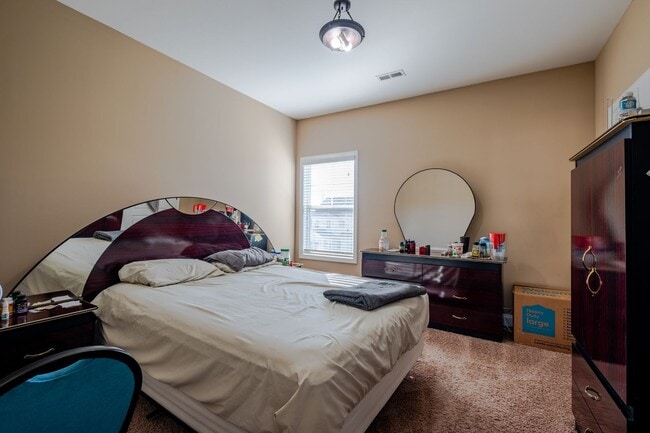 Building Photo - 5773 Highland Grove Dr
