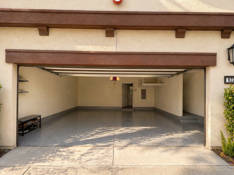Building Photo - 922 Slate St