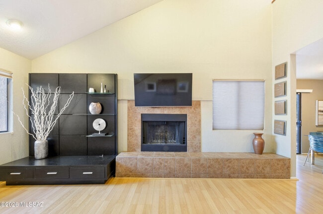 Building Photo - 5051 N Sabino Canyon Rd
