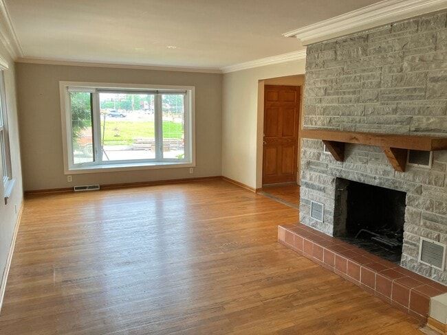 Building Photo - Lovely Single Family House in Kenosha