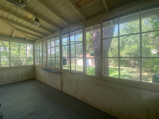 Building Photo - Charming 2/1 in Hyde Park- 4518 Depew!