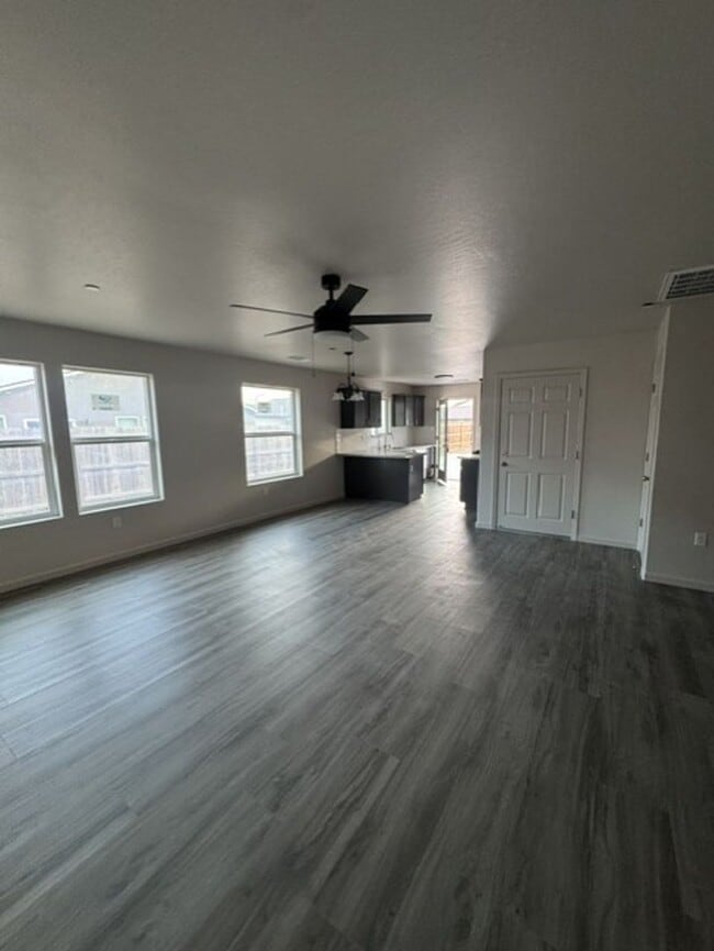 Building Photo - 2395 Oakmont Cir