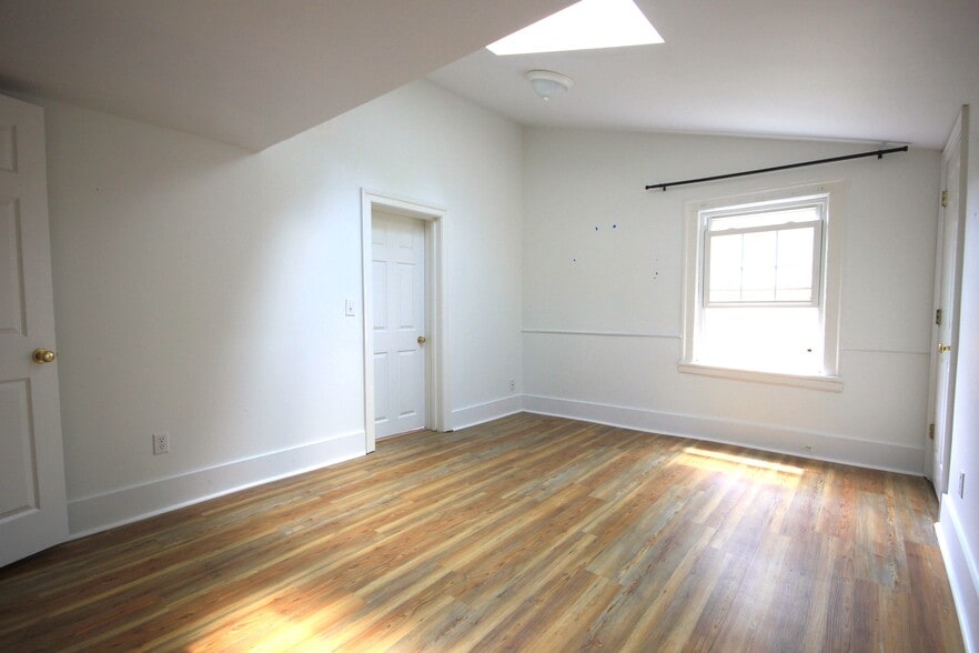 Building Photo - 421 9th St NW