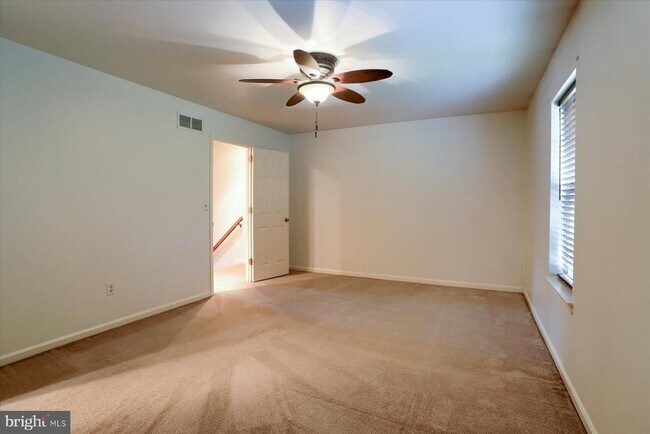 Building Photo - 802 Cambridge Ct