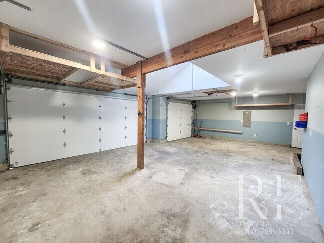 Building Photo - Forest-Edged Retreat with Pasture Access –...