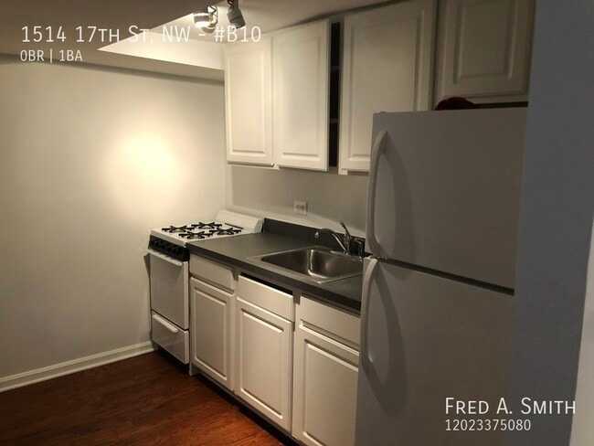 Building Photo - Copley Plaza Studio Available Now
