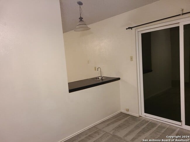 Building Photo - 620 Fern Meadow Dr