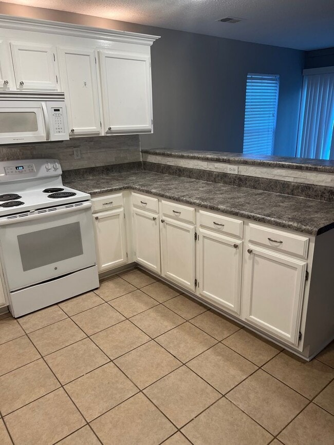 Building Photo - NOW AVAILABLE!!  Beautiful 2 bed 2 bath with a lake view