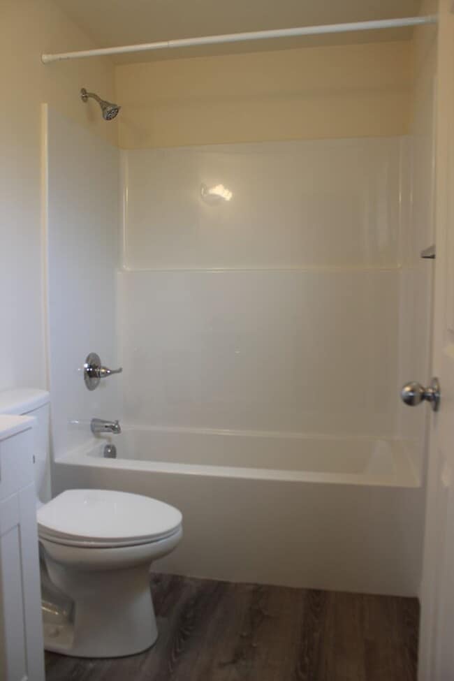 Building Photo - 232 NE Palomar Ct