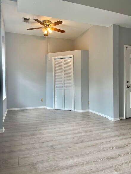 Building Photo - 4823 S Champlain Ave