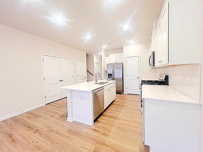 Building Photo - 5 Vine House Dr