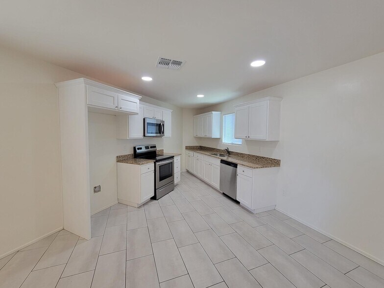 KITCHEN - 5915 S Calle Sueno Hermosa