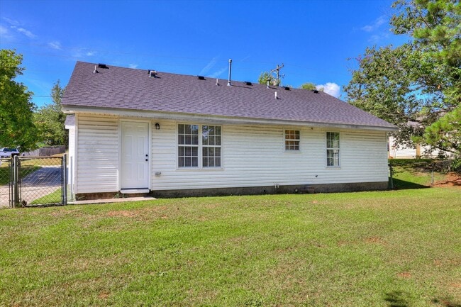 Building Photo - 2811 Bennington Dr