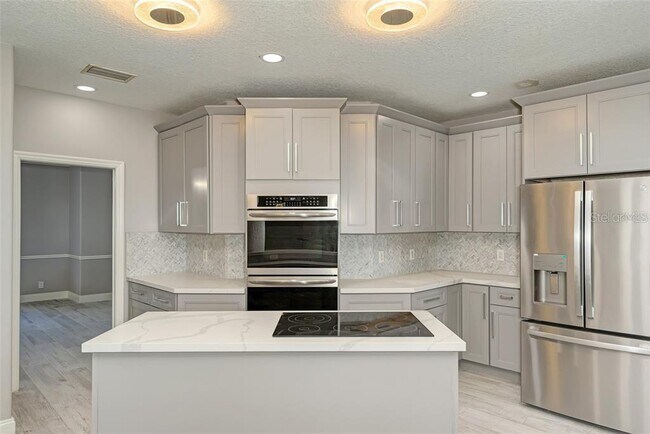 Building Photo - 1648 Bayshore Dr