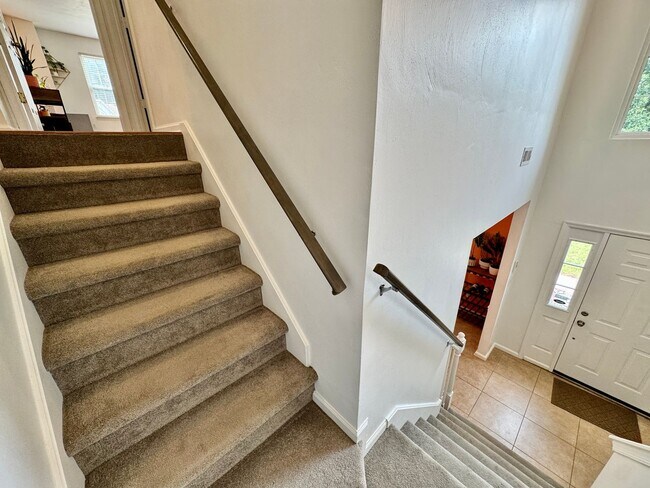 Building Photo - First-Time Rental! Available 08-07-26 - Fenced Yard, Pet Friendly, Attached 2-Car Garage!