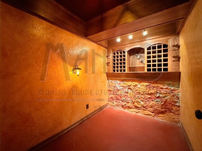 Building Photo - **COMING SOON** South Hill Swank