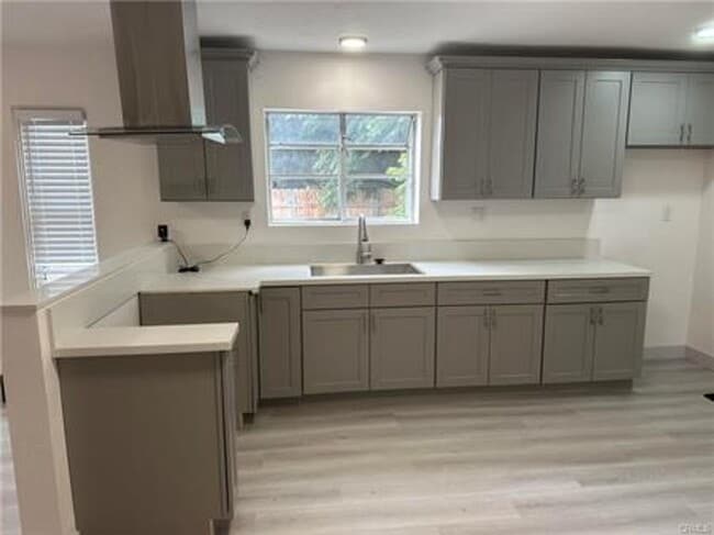 Building Photo - 3bed/1bath We work all types of credit.