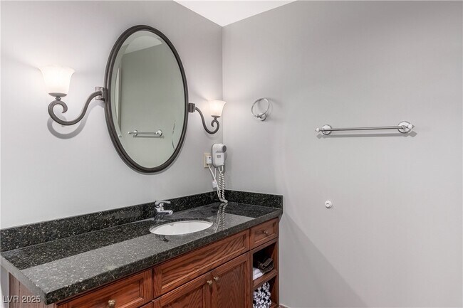 Building Photo - 30 Strada Di Villaggio