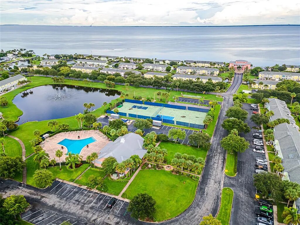 Building Photo - 5231 Beach Dr SE