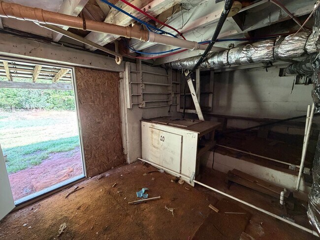 Building Photo - Hamptonville - HWY 901 - 3 Bedroom/ 1 Bathroom