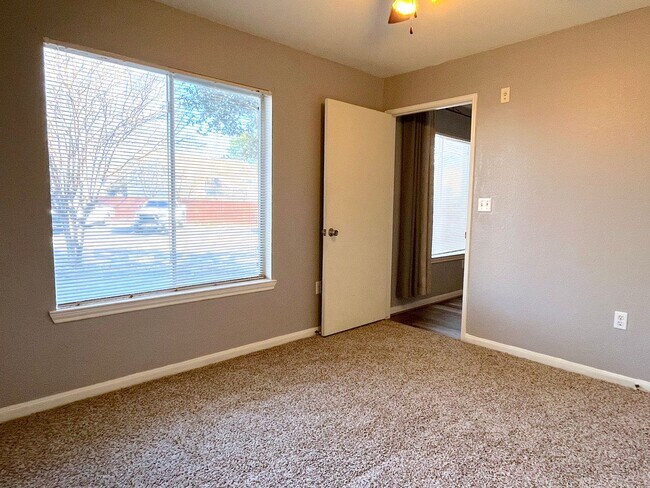 Building Photo - AUGUST 2026 MOVE IN! Spacious 4 Bedroom 4 Bathroom Condo Right on The Bus Route!