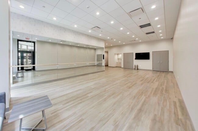Building Photo - 222 N Columbus Dr