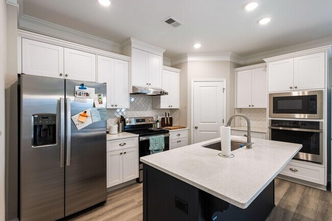 Building Photo - 3580 Hilltop Trl