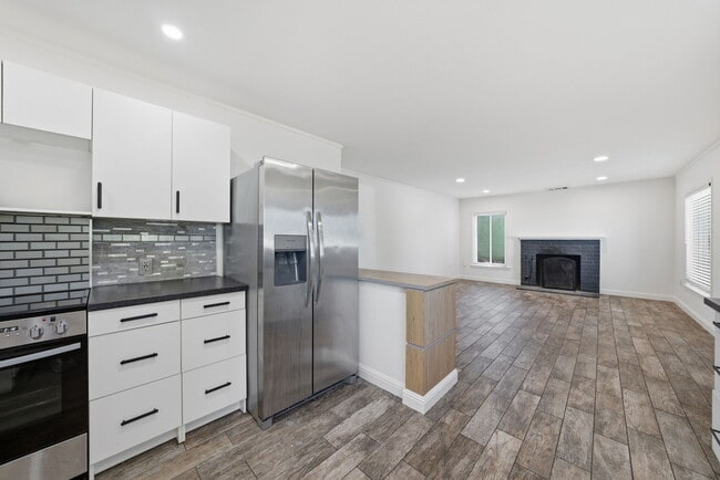 Building Photo - 1047 Riverton Dr