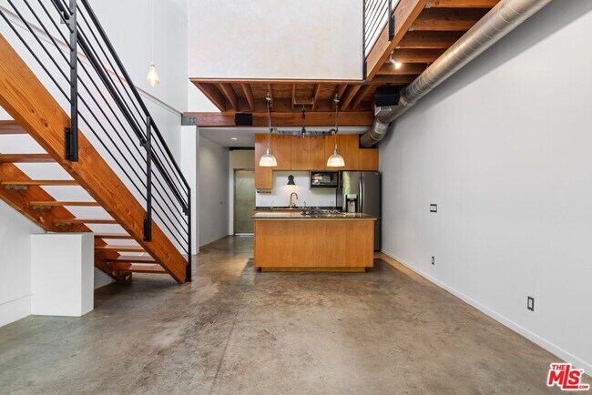 Building Photo - 1130 5th Ave