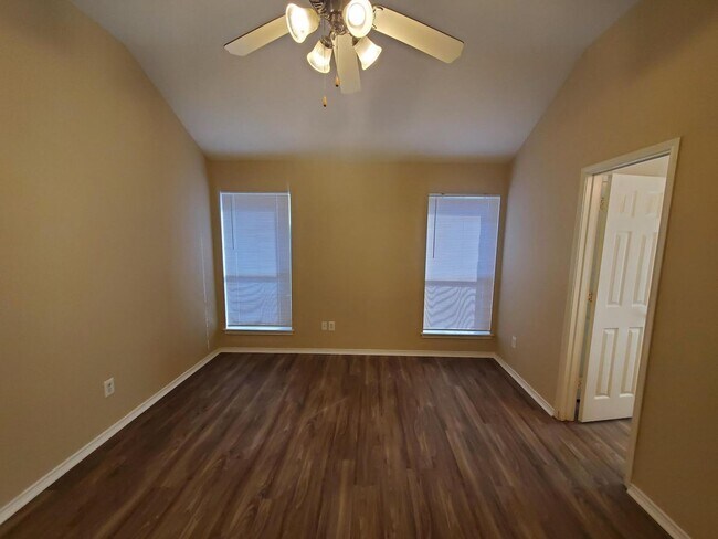 Building Photo - Spacious 4 bedroom home!  Dallas ISD