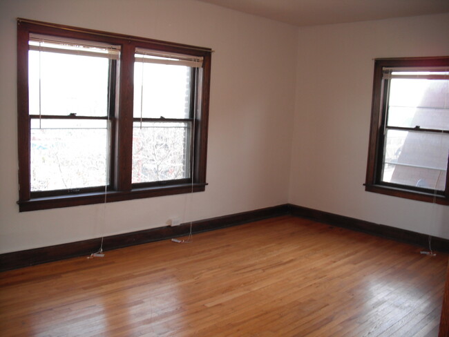 Building Photo - Kensington Hall Apartments