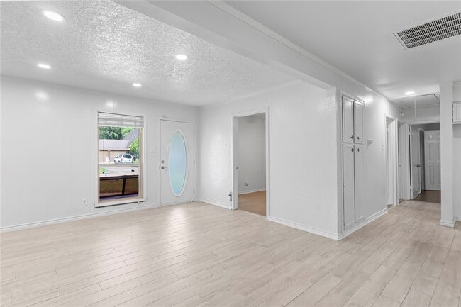 Building Photo - 10906 Keese Dr