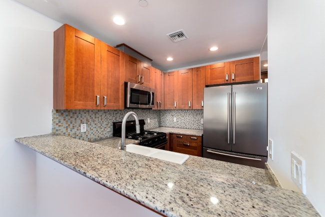 Building Photo - 5303 Satsuma Ave