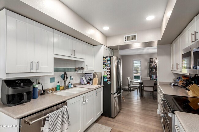 Building Photo - 3927 E Cortez St