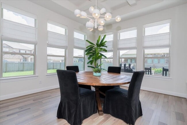 Building Photo - 5713 Fresno Ave