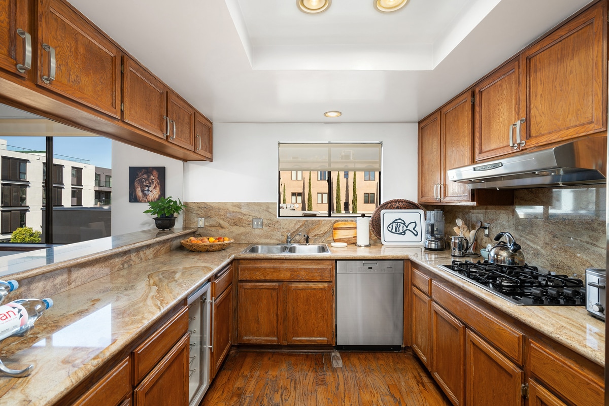 Kitchen - 432 S Hamel Rd