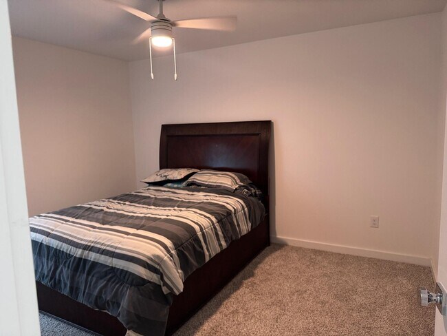 Building Photo - 216 Deer Path Lp
