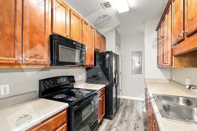 Building Photo - 235 Shenandoah Dr