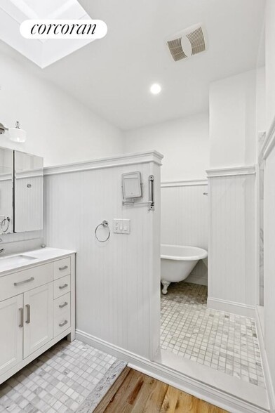 Building Photo - 416 3rd St