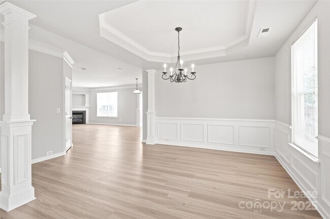 Building Photo - 7001 Dacian Ln